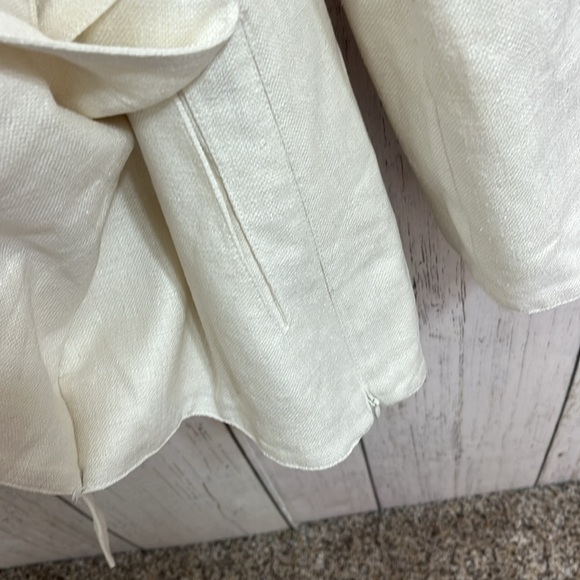 Carlisle 100% Silk Winter White Jacket
Size 16 - Picture 8 of 12